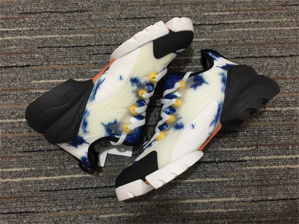 DR  Sneakers