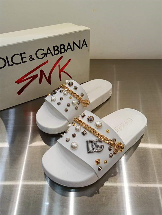 DG slipper 18